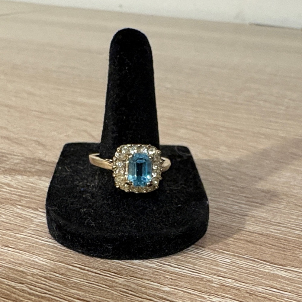 Ring Halo Style Gold Tone Blue Stone Rhinestone Sz. 6.5”